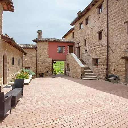 Amazing In Camerino With Outdoor Swimming Pool, Wifi And 2 Bedrooms בית נופש