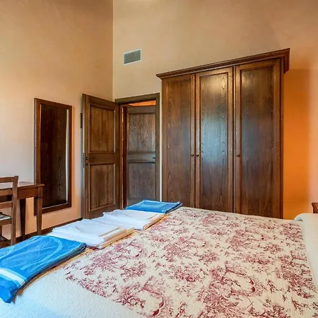 Amazing In Camerino With Outdoor Swimming Pool, Wifi And 2 Bedrooms בית נופש *